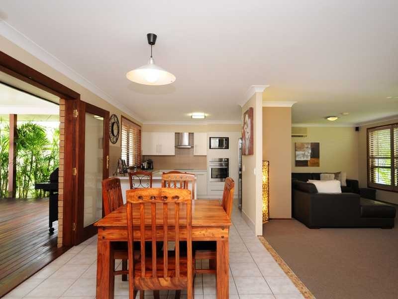 6 Seriema Street, Burleigh Waters QLD 4220