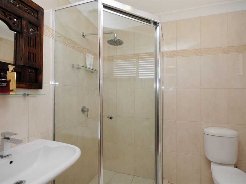 6 Seriema Street, Burleigh Waters QLD 4220