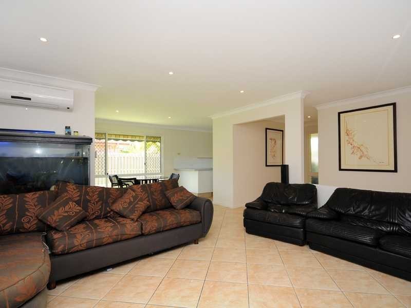 11 Thornbill Place, Burleigh Waters QLD 4220