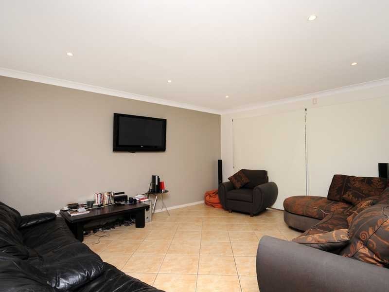 11 Thornbill Place, Burleigh Waters QLD 4220