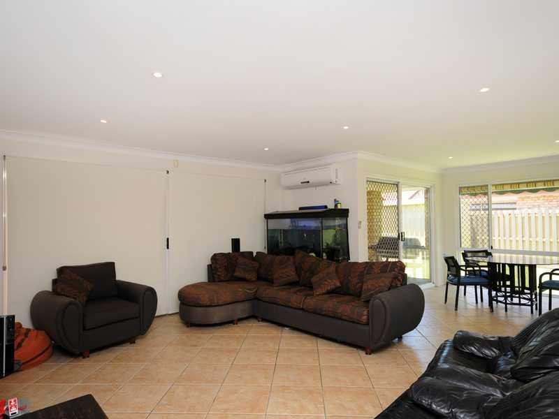11 Thornbill Place, Burleigh Waters QLD 4220