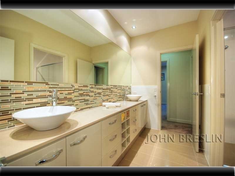 10 Skyburnett St, Reedy Creek QLD 4227