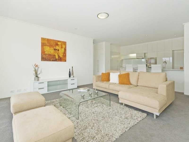 210/1 Toombul Ave, Burleigh Heads QLD 4220