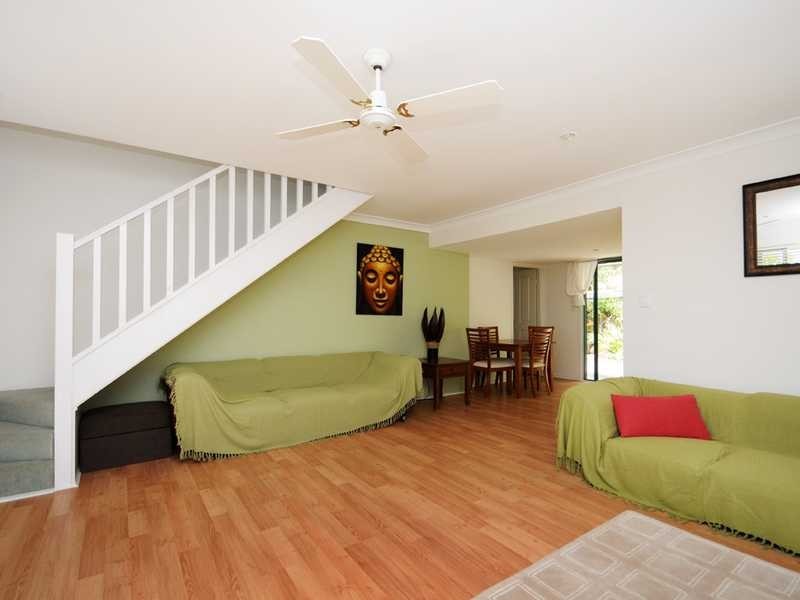 4/2 Ridgevista Crt, Reedy Creek QLD 4227