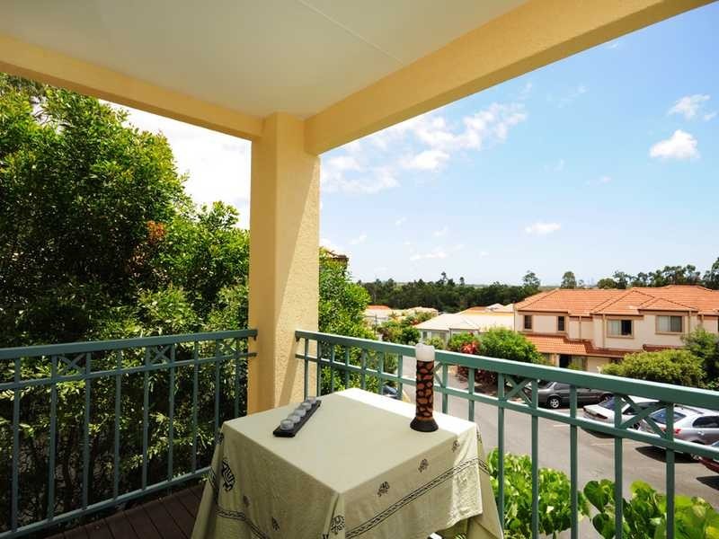 4/2 Ridgevista Crt, Reedy Creek QLD 4227