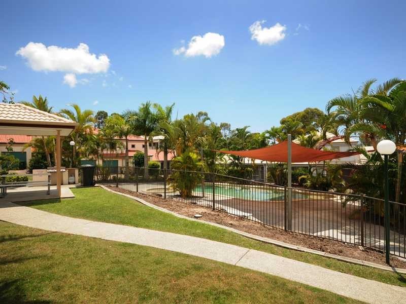 4/2 Ridgevista Crt, Reedy Creek QLD 4227