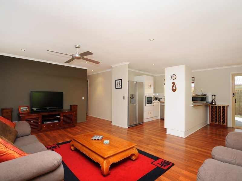 72 Cumberland Dr, Varsity Lakes QLD 4227