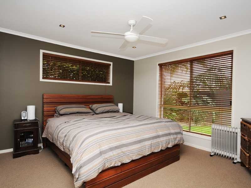 72 Cumberland Dr, Varsity Lakes QLD 4227