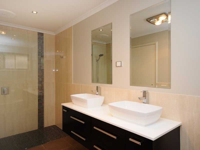 72 Cumberland Dr, Varsity Lakes QLD 4227