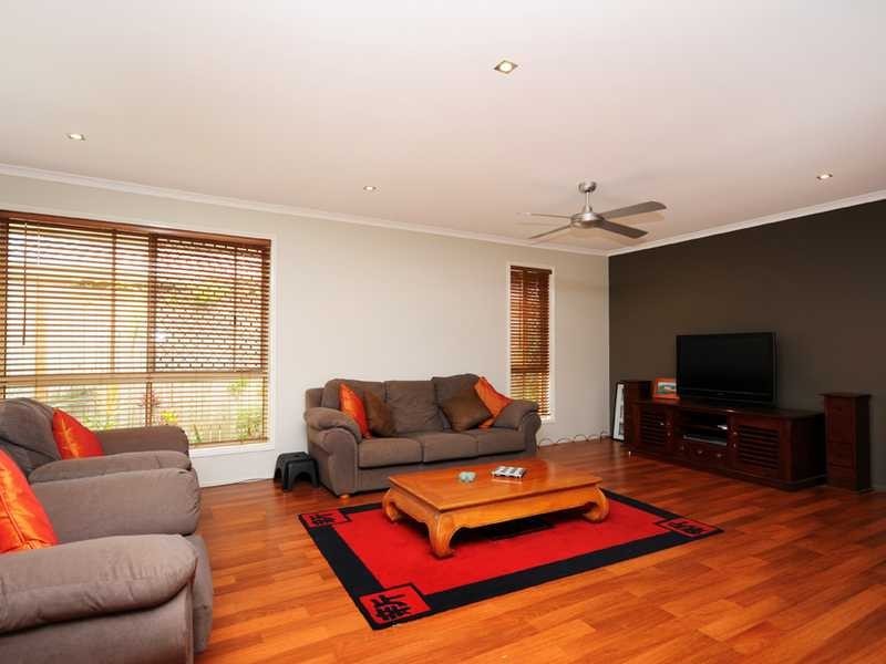 72 Cumberland Dr, Varsity Lakes QLD 4227