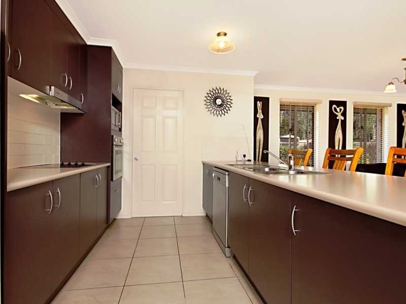19 Parkhurst Place, Gleneagle QLD 4285