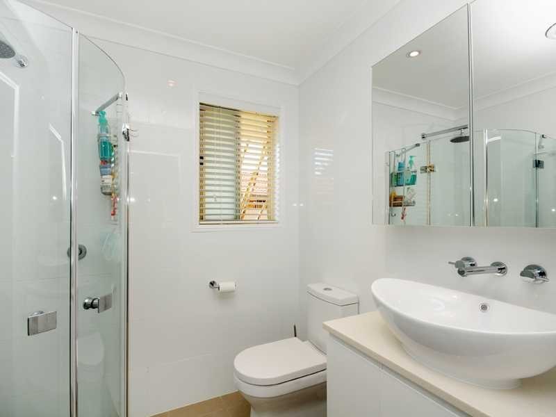 33 Lakeridge Drive, Varsity Lakes QLD 4227