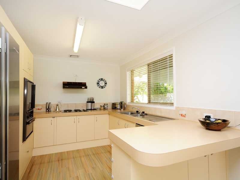 33 Lakeridge Drive, Varsity Lakes QLD 4227