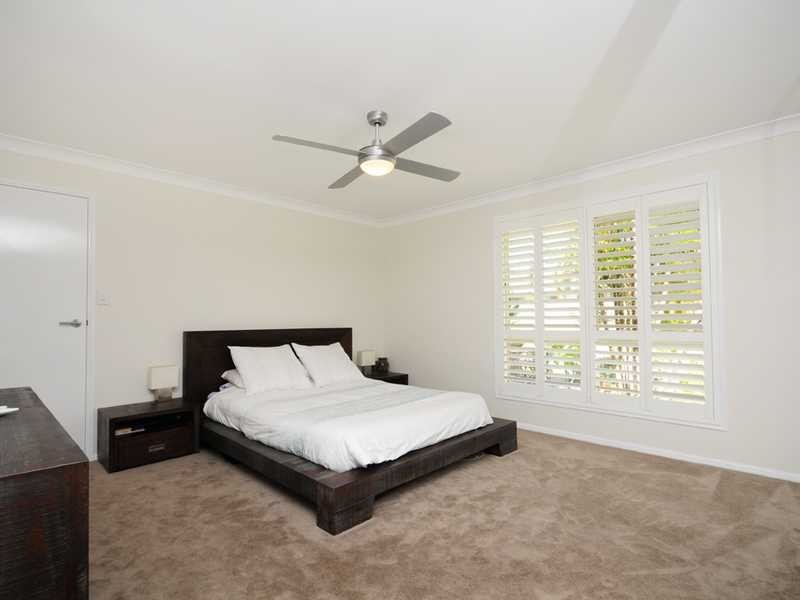 33 Lakeridge Drive, Varsity Lakes QLD 4227