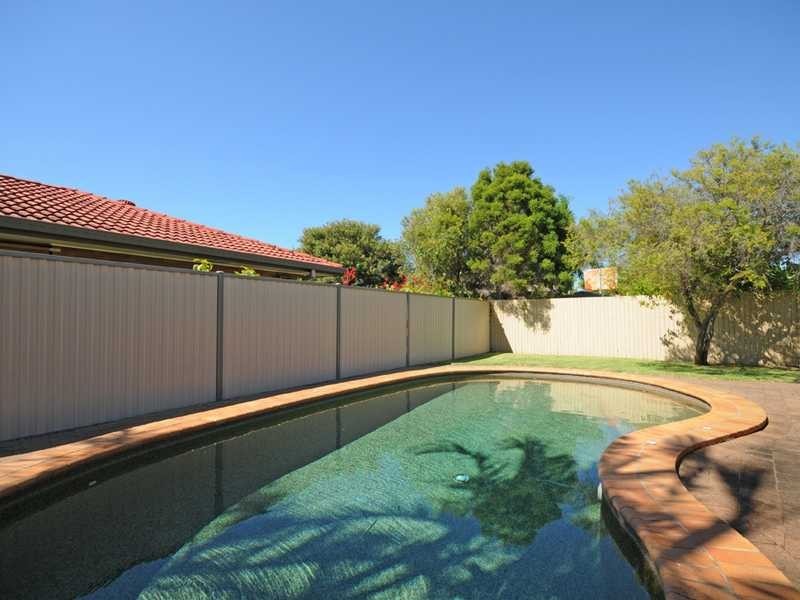 33 Lakeridge Drive, Varsity Lakes QLD 4227