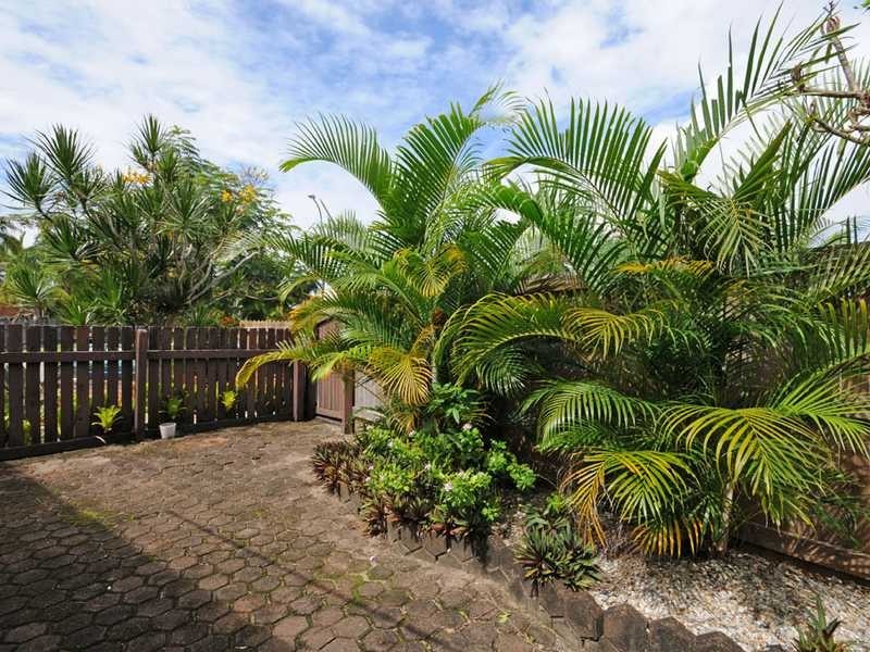 1/1 Peacock Place, Burleigh Waters QLD 4220