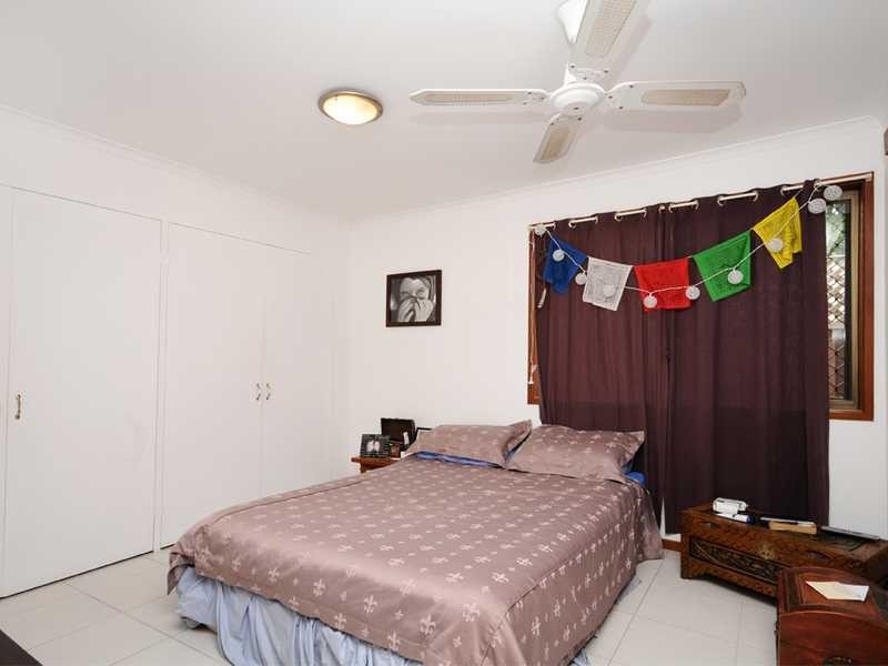 1/1 Peacock Place, Burleigh Waters QLD 4220