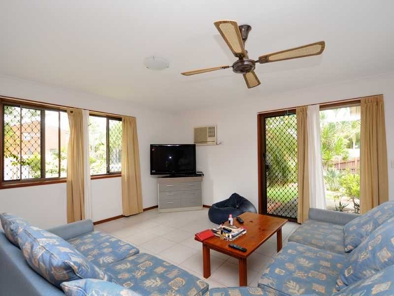 1/1 Peacock Place, Burleigh Waters QLD 4220