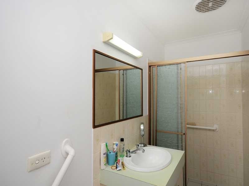 1/1 Peacock Place, Burleigh Waters QLD 4220