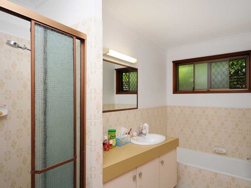 1/1 Peacock Place, Burleigh Waters QLD 4220