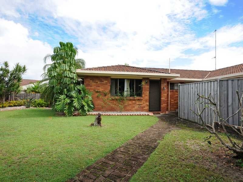 1/1 Peacock Place, Burleigh Waters QLD 4220
