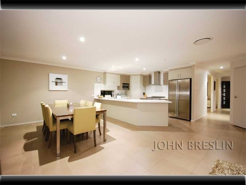 8 Grove Creek Close, Reedy Creek QLD 4227