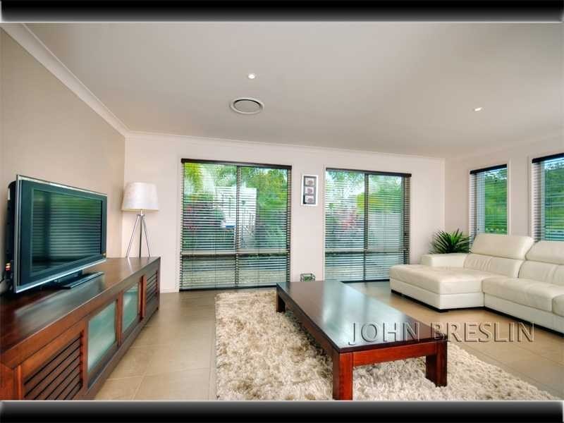 8 Grove Creek Close, Reedy Creek QLD 4227