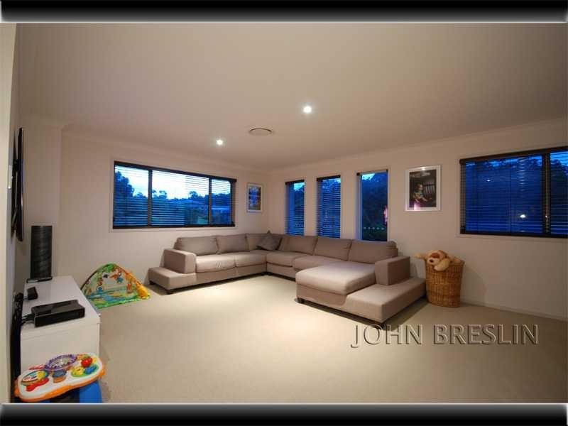 8 Grove Creek Close, Reedy Creek QLD 4227