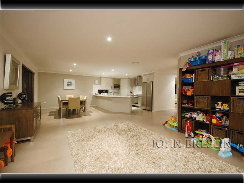 8 Grove Creek Close, Reedy Creek QLD 4227