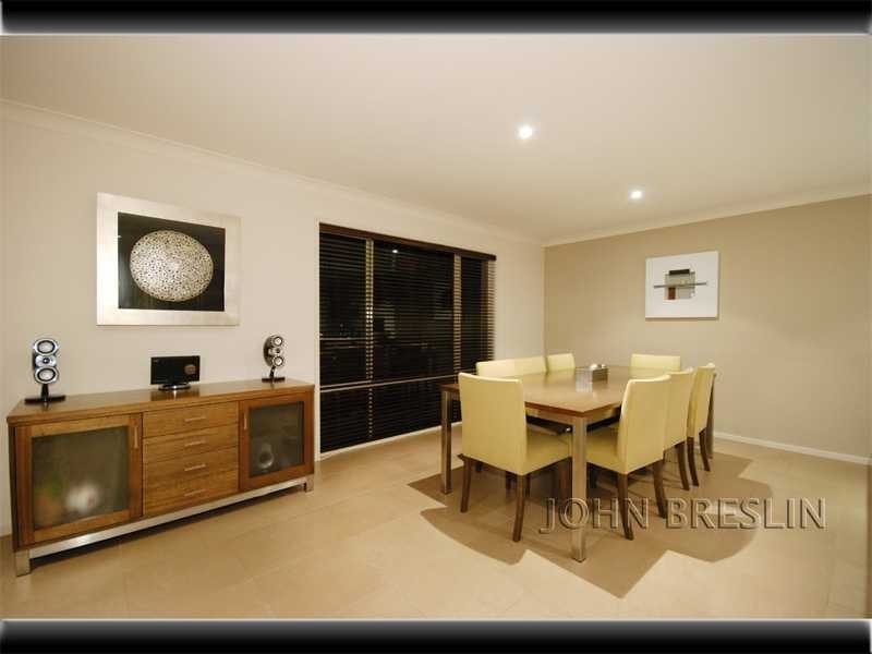 8 Grove Creek Close, Reedy Creek QLD 4227