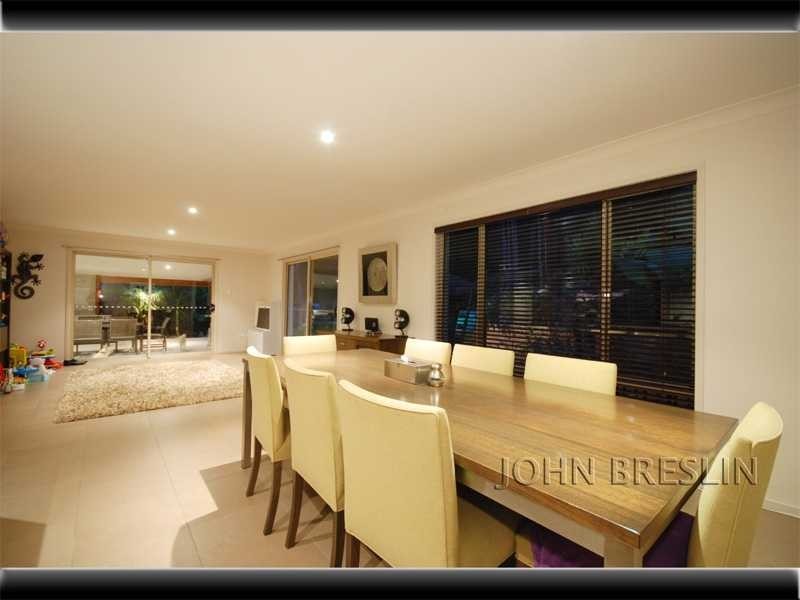 8 Grove Creek Close, Reedy Creek QLD 4227