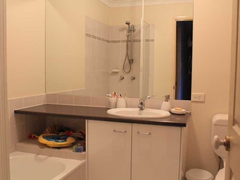 63/220 Christine Ave, Burleigh Waters QLD 4220