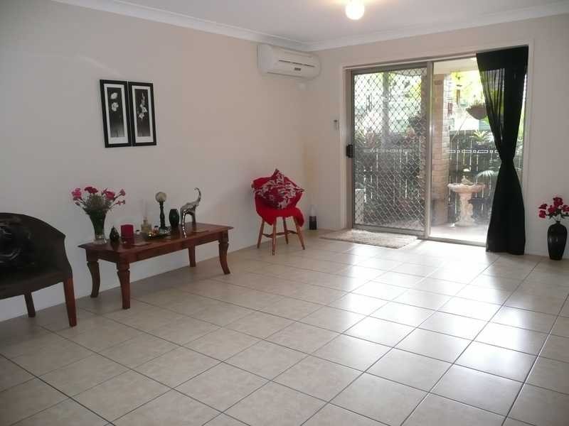 63/220 Christine Ave, Burleigh Waters QLD 4220