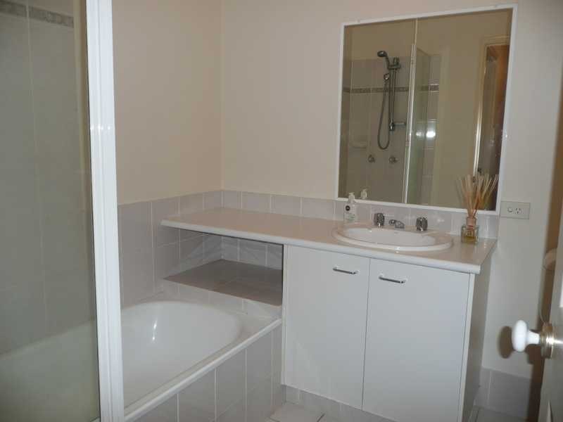 63/220 Christine Ave, Burleigh Waters QLD 4220