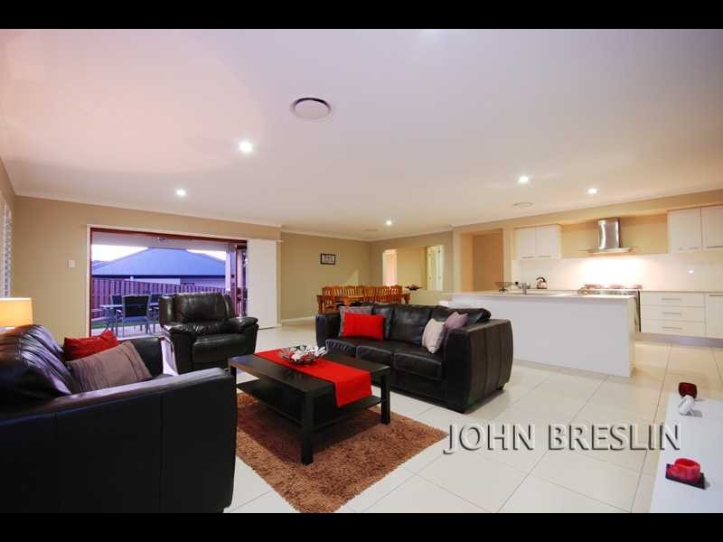 27 Camarillo Cct, Reedy Creek QLD 4227