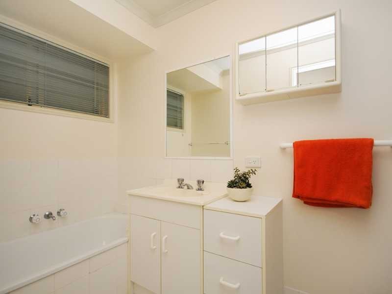 2/55 Village Way, Oxenford QLD 4210