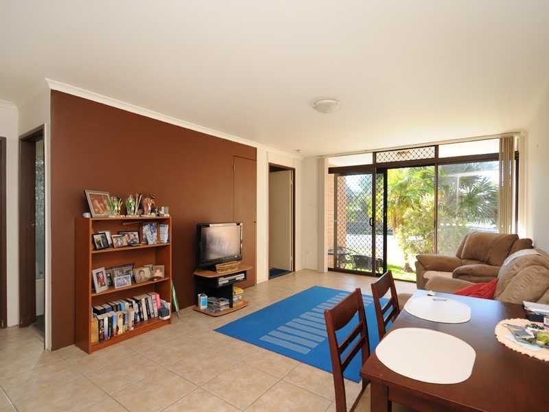 2/50 Oceanic Drive, Mermaid Waters QLD 4218