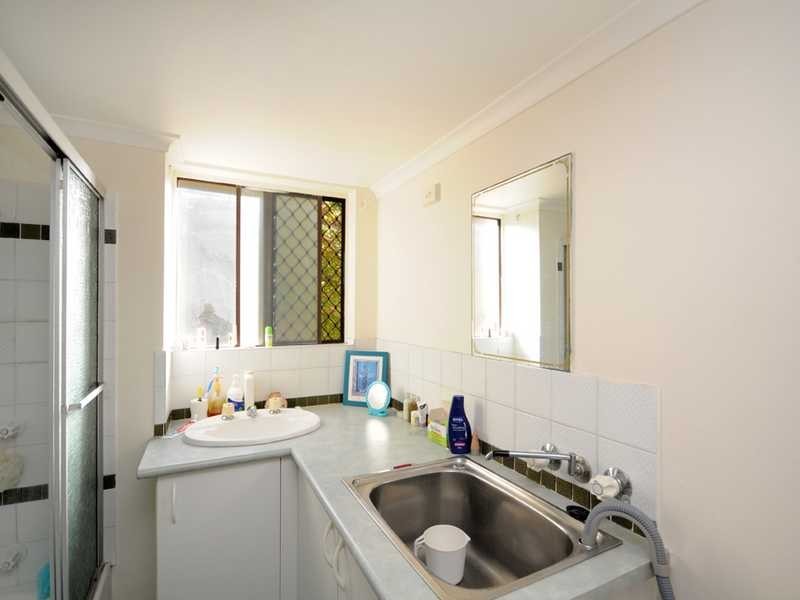 2/50 Oceanic Drive, Mermaid Waters QLD 4218