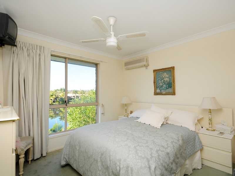 4/4 Lowood Court, Varsity Lakes QLD 4227