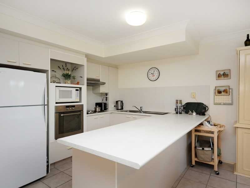 4/4 Lowood Court, Varsity Lakes QLD 4227