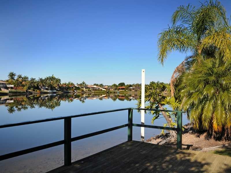 4/4 Lowood Court, Varsity Lakes QLD 4227
