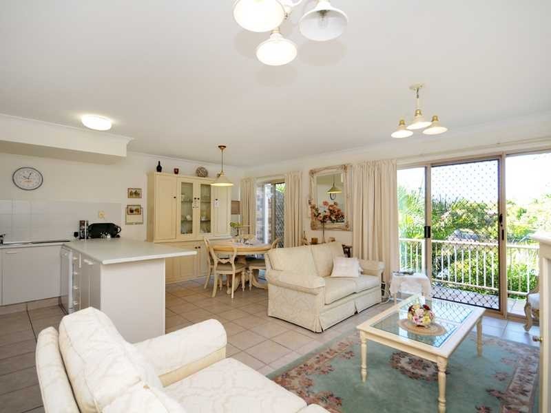 4/4 Lowood Court, Varsity Lakes QLD 4227
