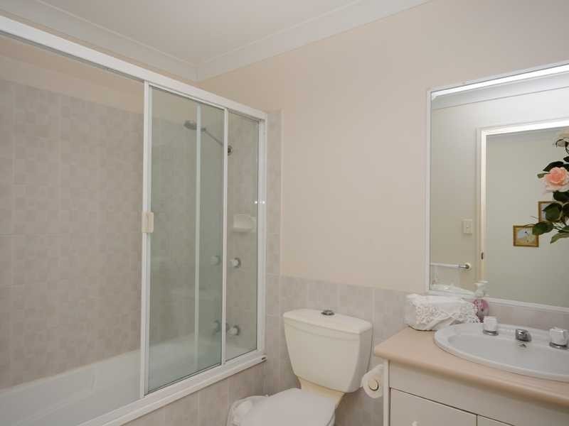 4/4 Lowood Court, Varsity Lakes QLD 4227