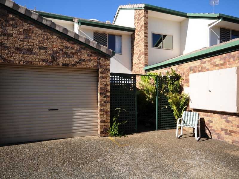 4/4 Lowood Court, Varsity Lakes QLD 4227