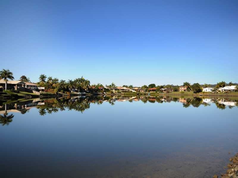 4/4 Lowood Court, Varsity Lakes QLD 4227