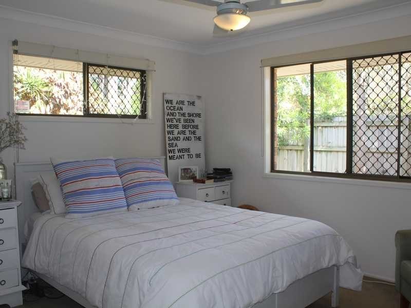 2/3 Hillstar Avenue, Burleigh Waters QLD 4220