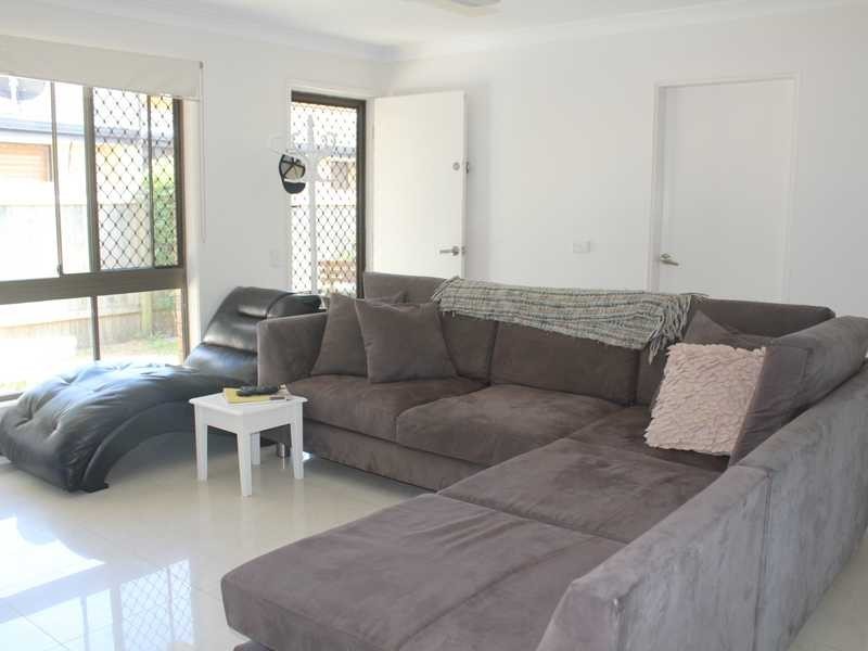 2/3 Hillstar Avenue, Burleigh Waters QLD 4220