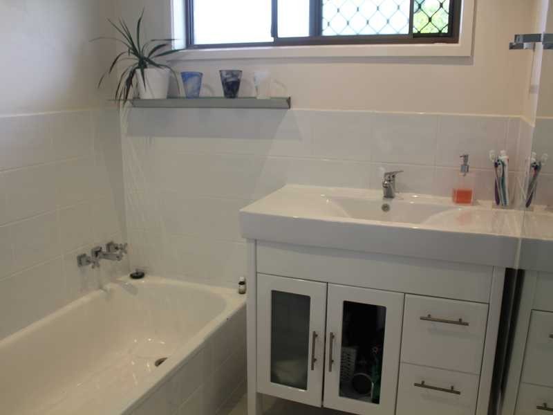 2/3 Hillstar Avenue, Burleigh Waters QLD 4220