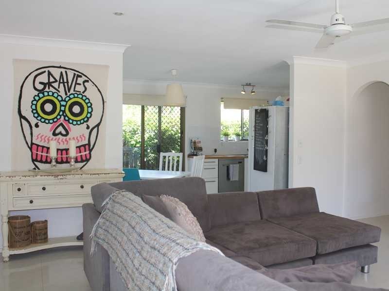 2/3 Hillstar Avenue, Burleigh Waters QLD 4220