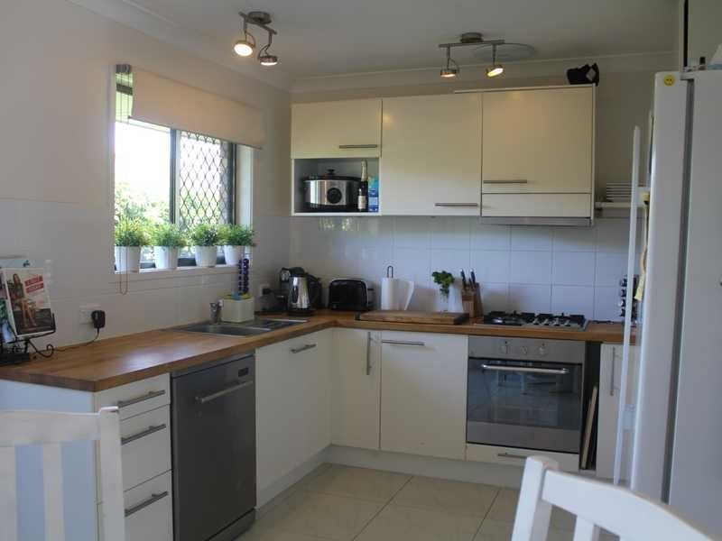 2/3 Hillstar Avenue, Burleigh Waters QLD 4220